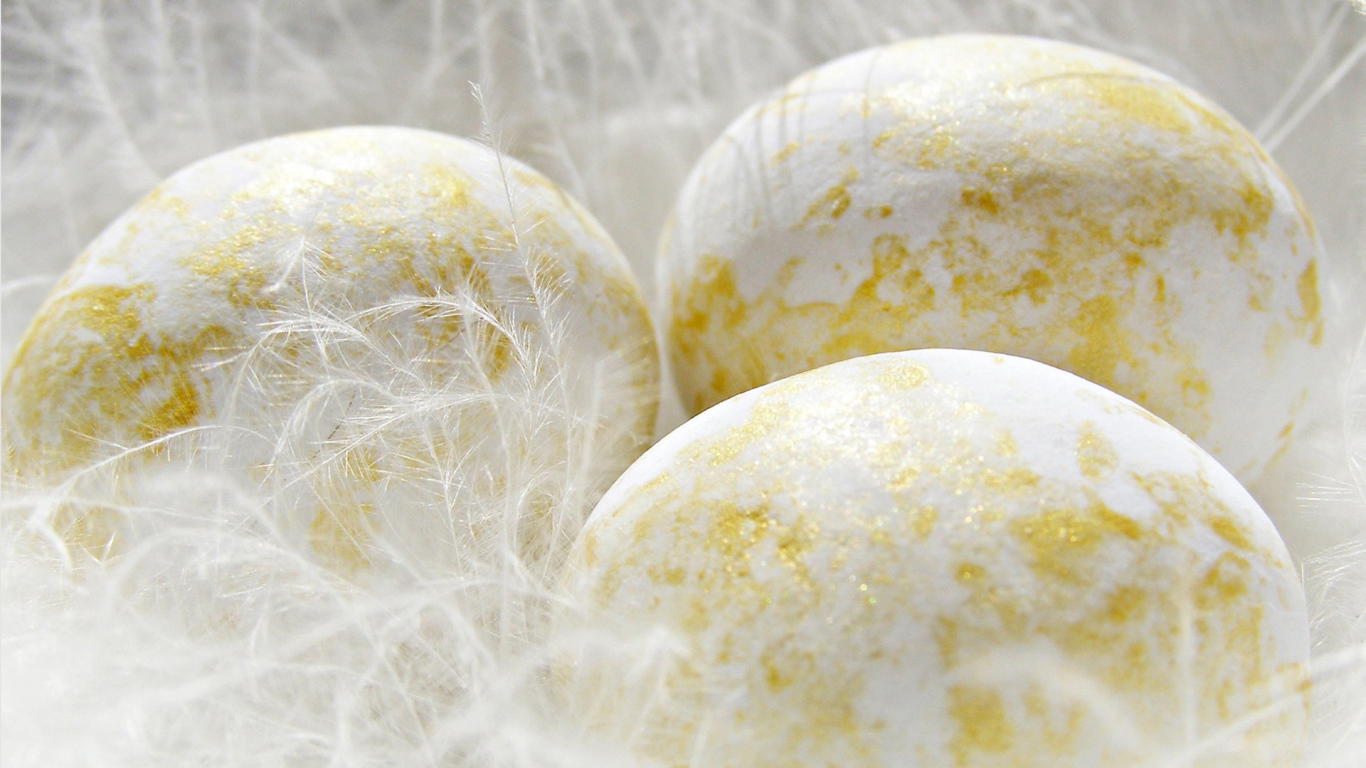 Яйца с позолотой на Пасху