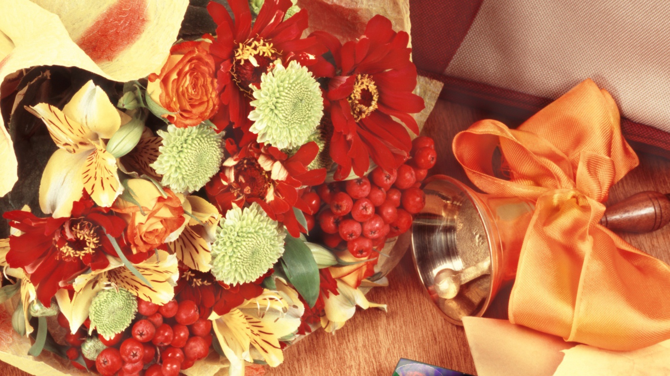 Букет и звонок в День знаний 1 сентября