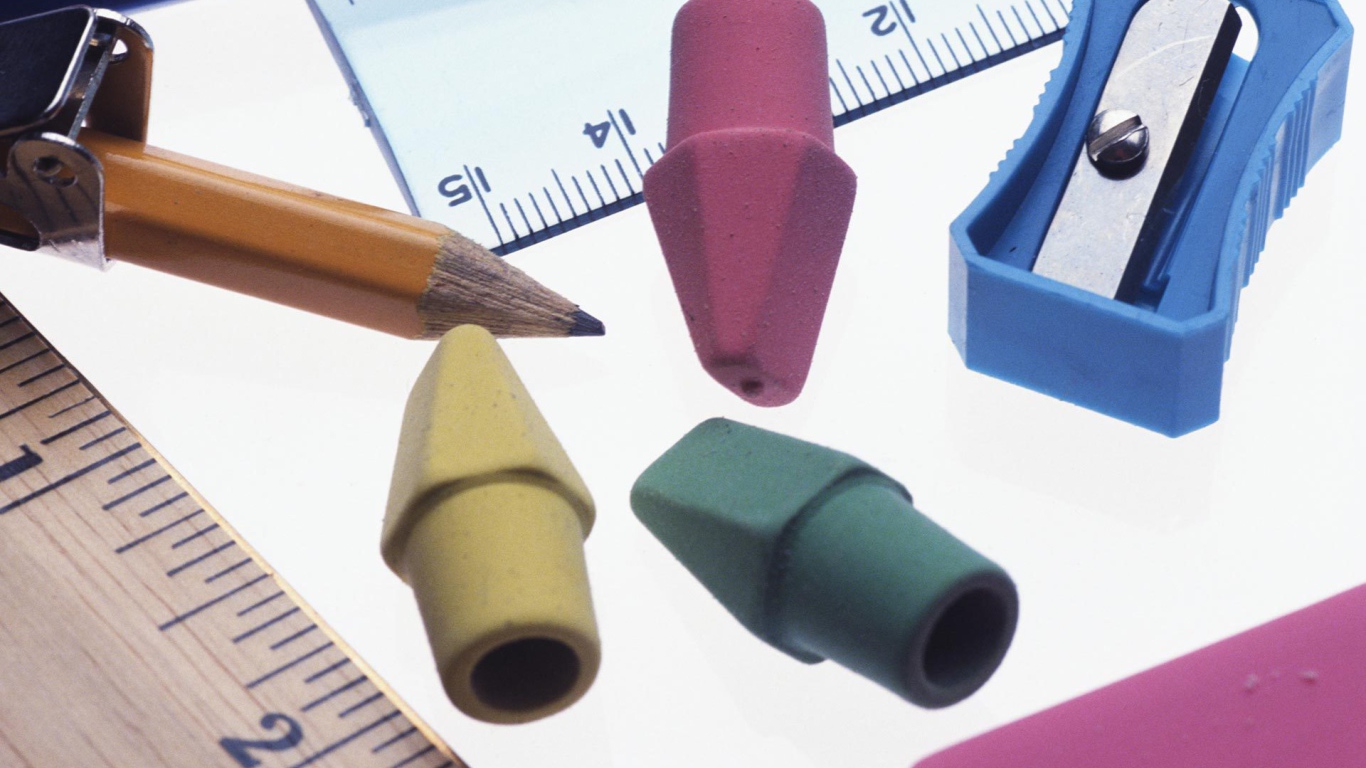 Чертежные принадлежности в День знаний 1 сентября