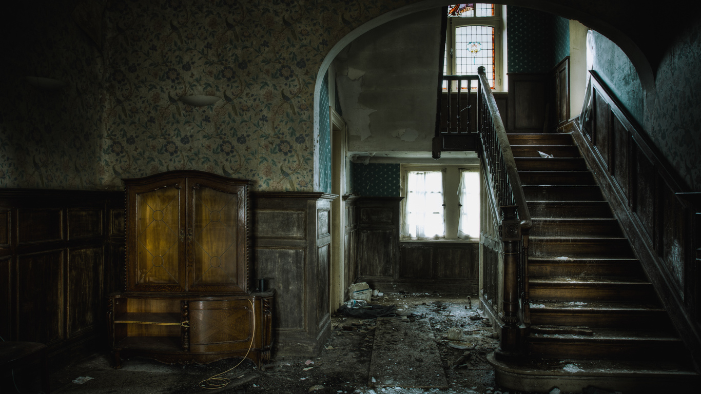 Заброшенный старый дом