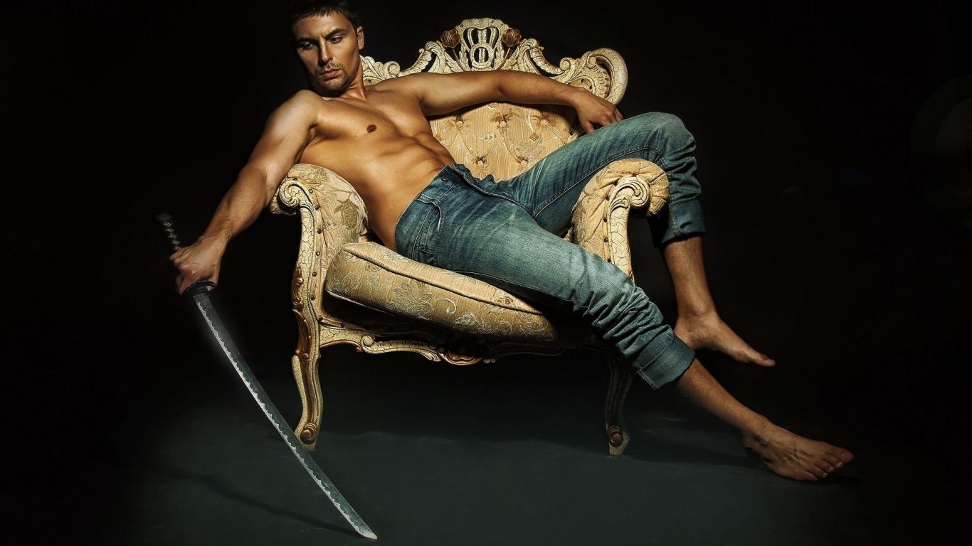 Евгений Агафонов с мечом