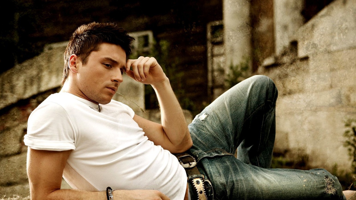 Популярный актер Сергей Лазарев