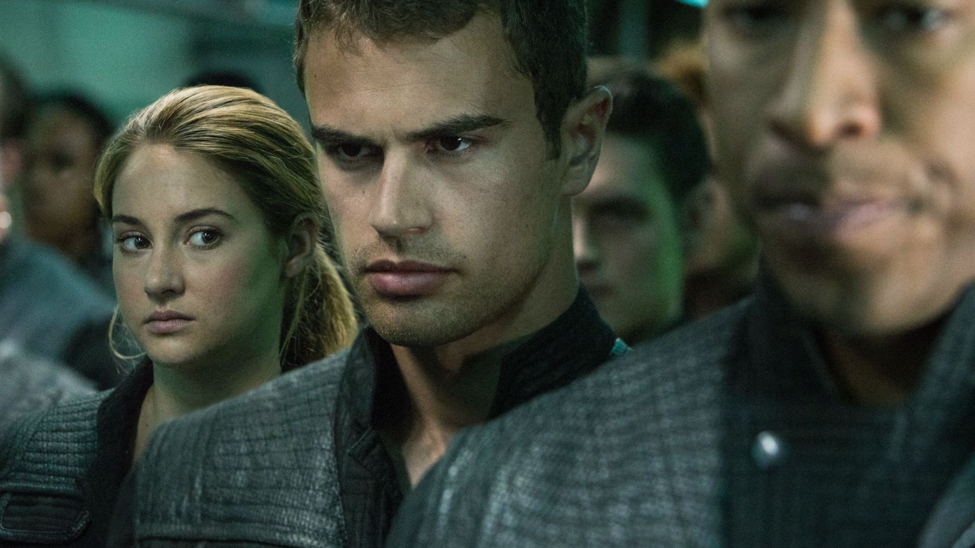 Кинозвезда Тео Джеймс