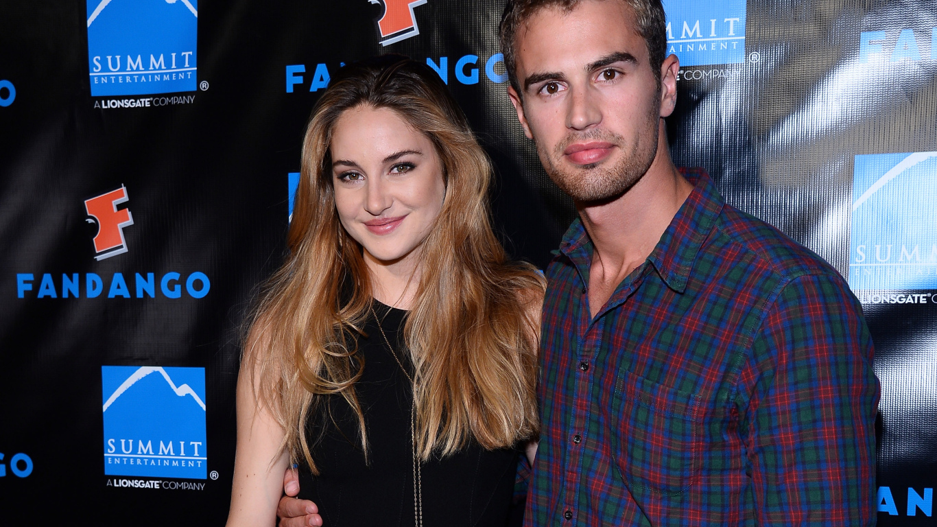 Популярная Кинозвезда Тео Джеймс