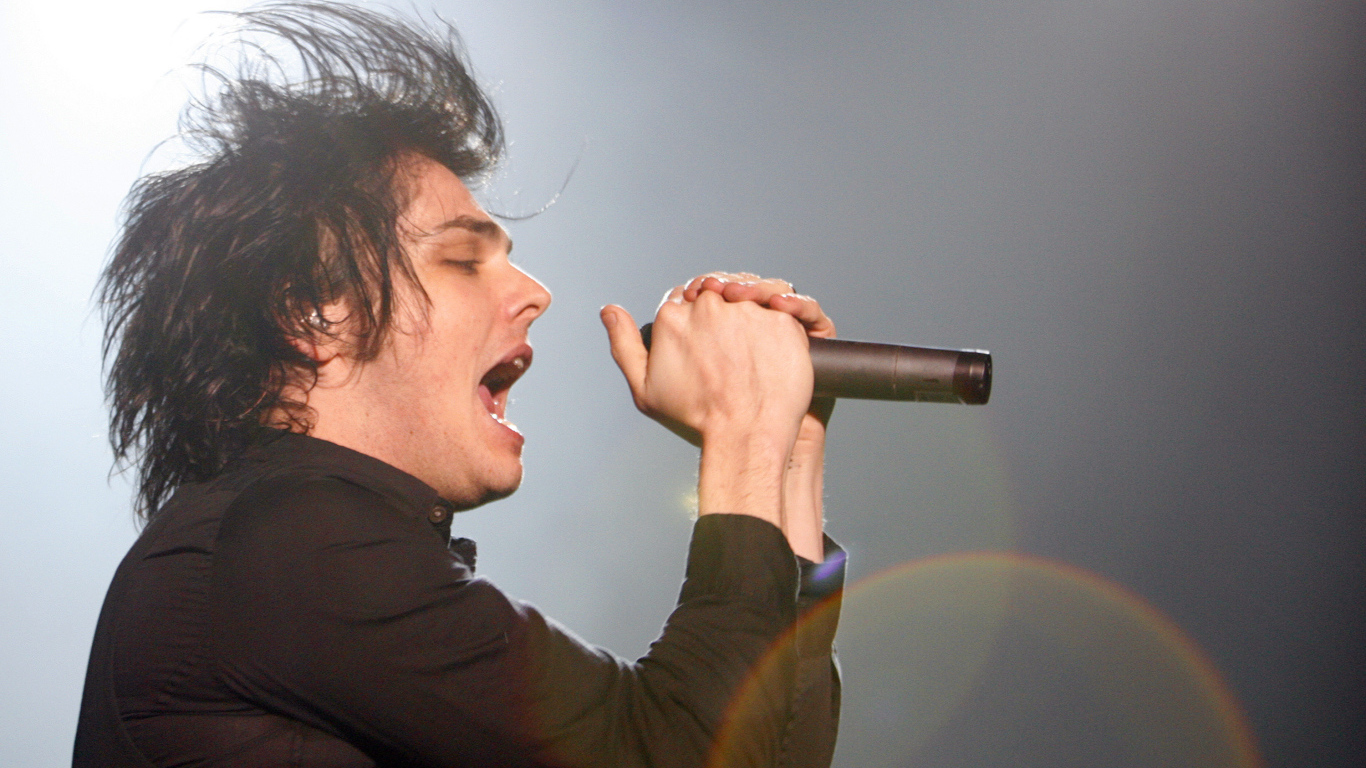 Популярный актер Джерард Уэй