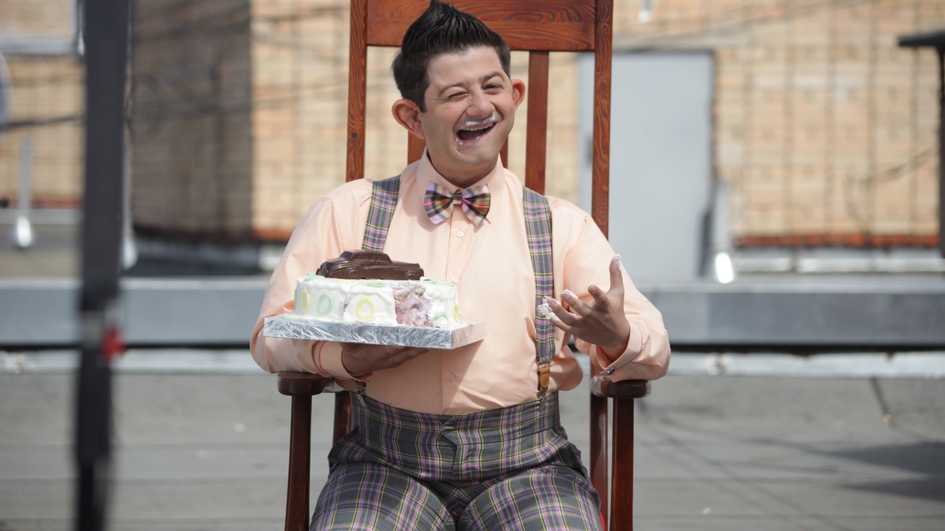 Популярный Михаил Галустян