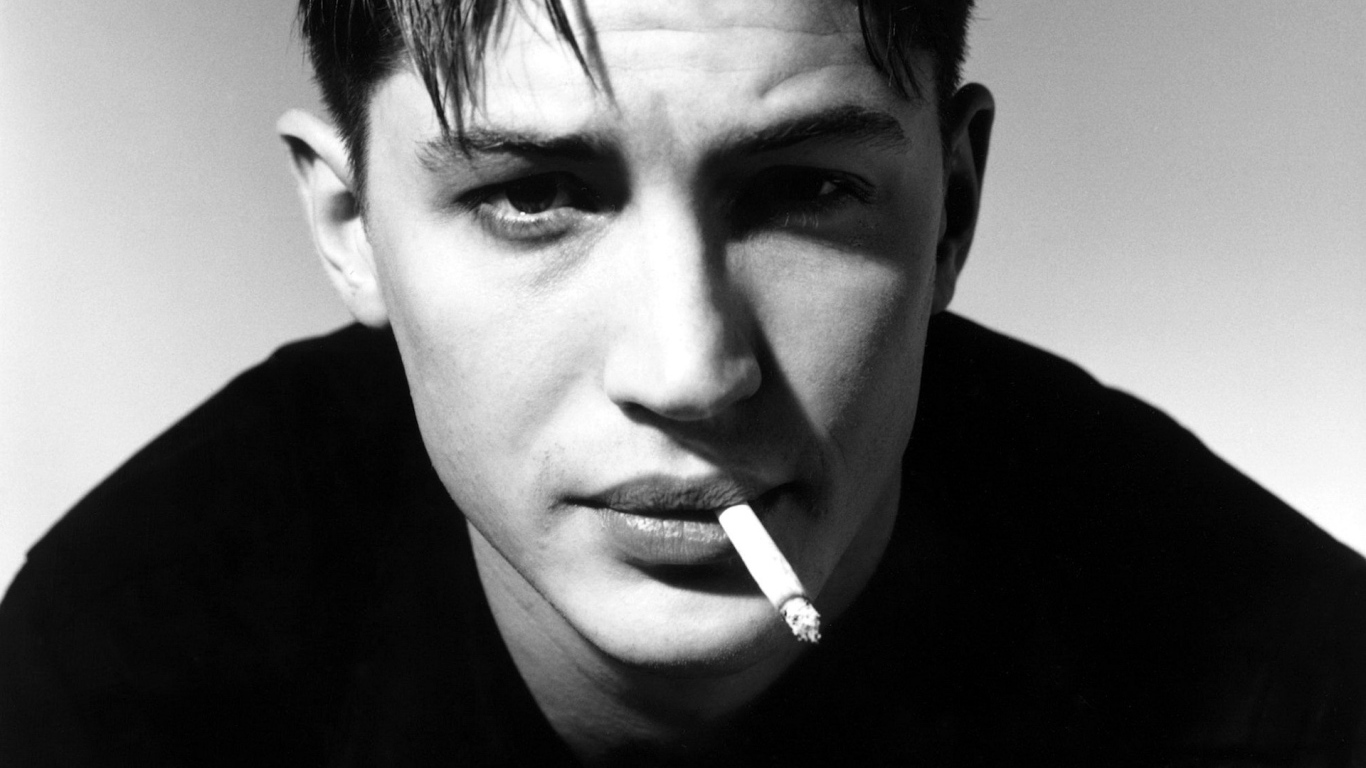 Том Харди в черно-белом