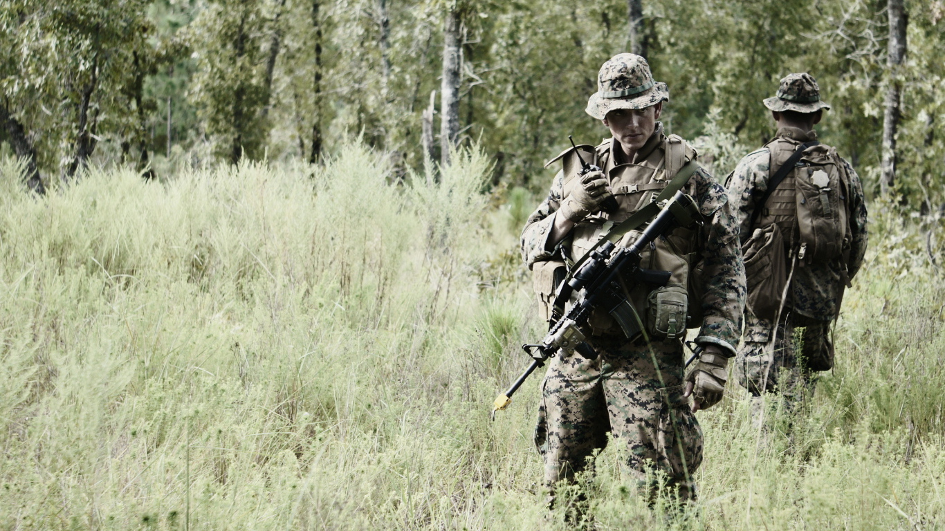 Солдаты в боевой обстановке