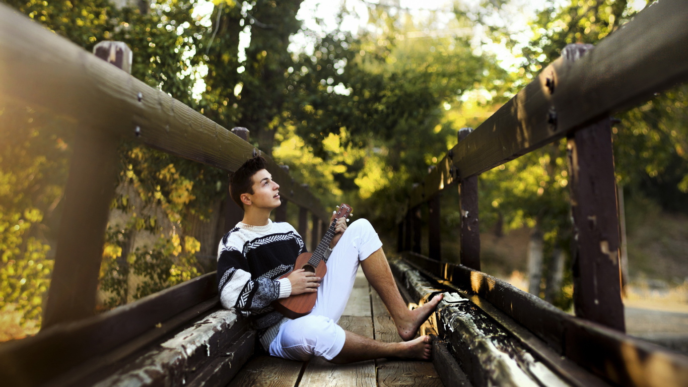 Парень с гитарой