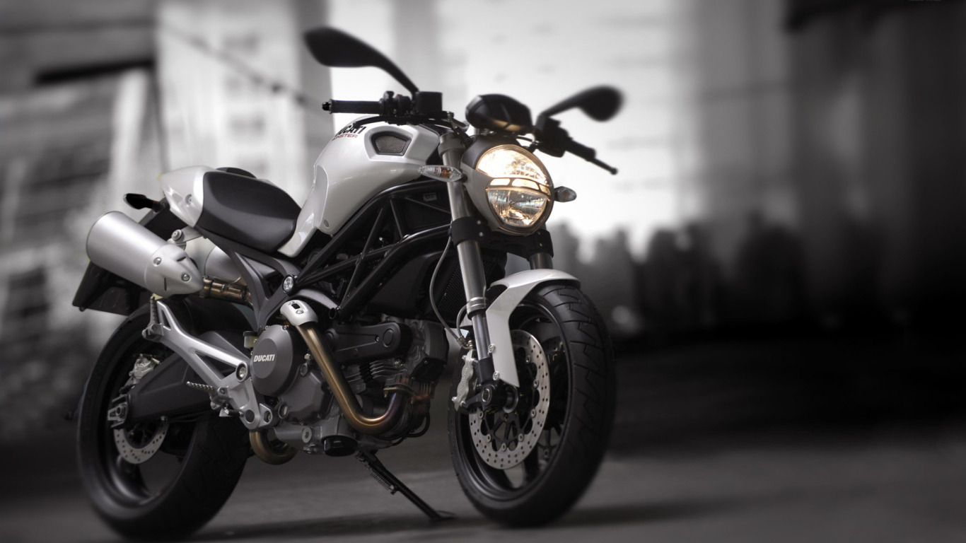 Красивый мотоцикл Ducati Monster 1200