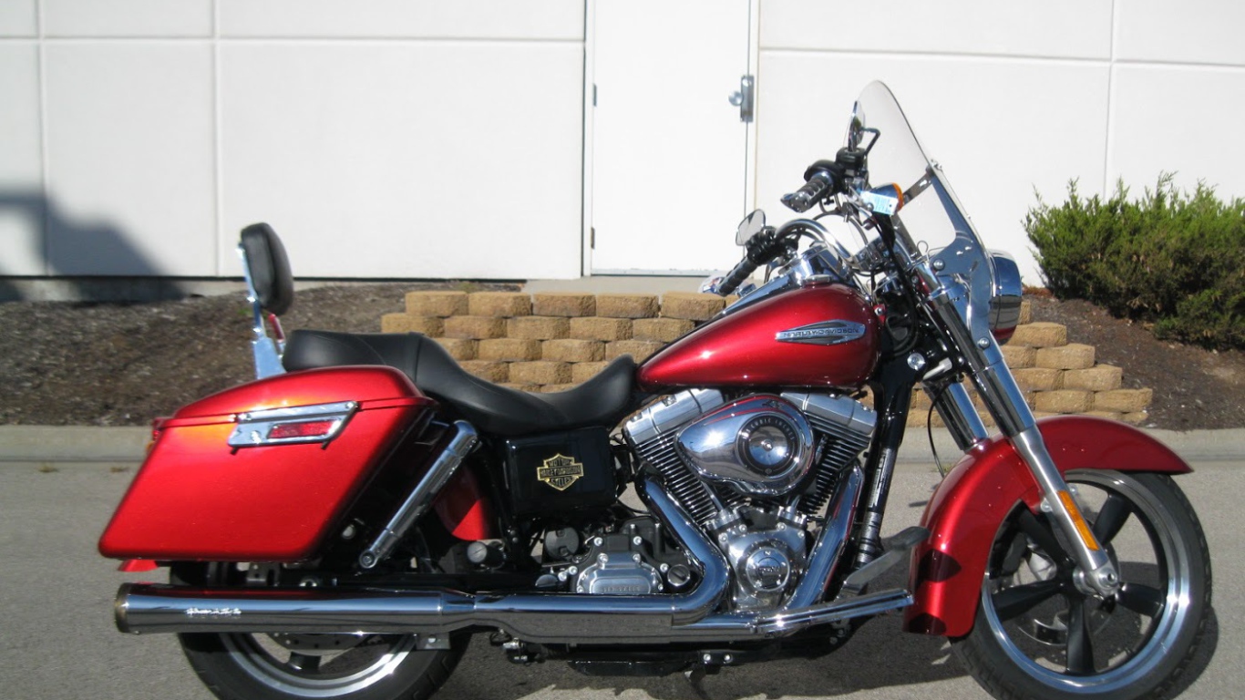 Красивый мотоцикл Harley-Davidson Dyna Switchback