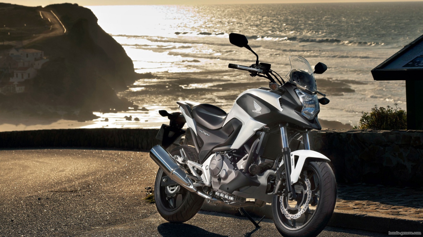 Красивый мотоцикл Honda NC 700 X