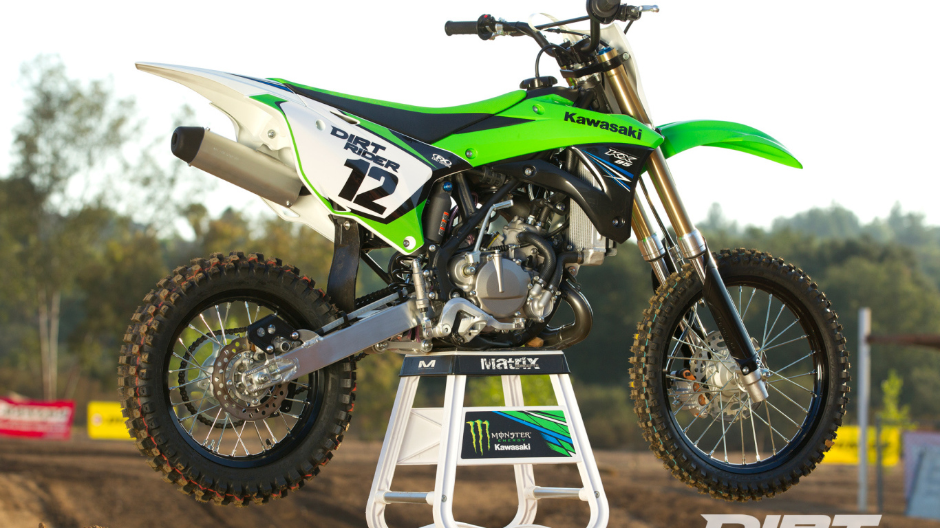 Красивый мотоцикл Kawasaki KX 85-II