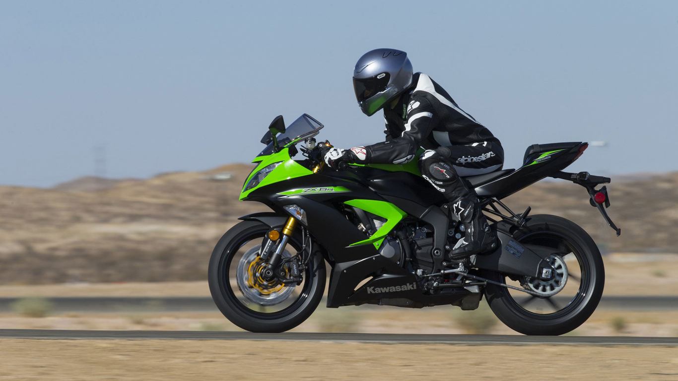 Красивый мотоцикл Kawasaki Ninja ZX-6R 636 Performance