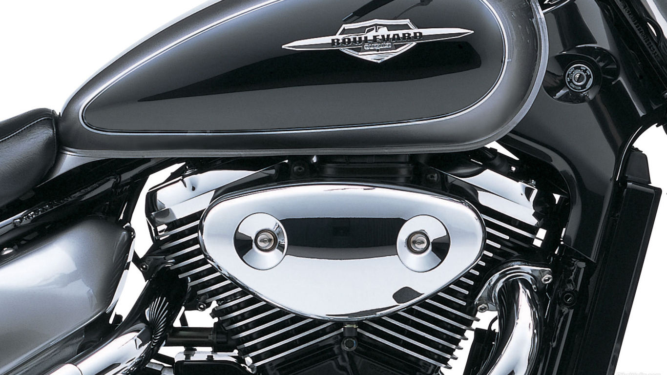 Красивый мотоцикл Suzuki Intruder C800C