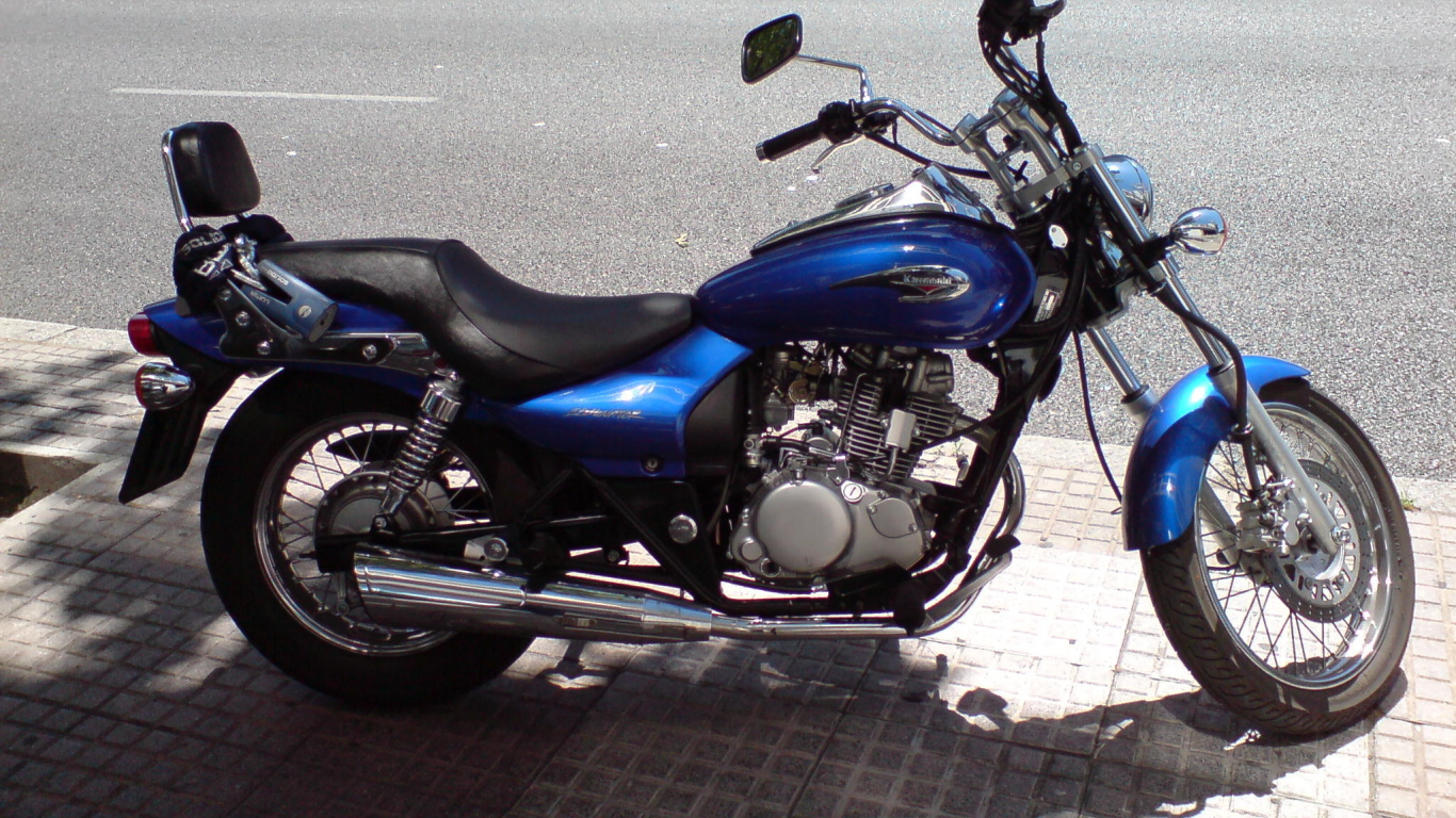 Красивый мотоцикл Suzuki Marauder 125