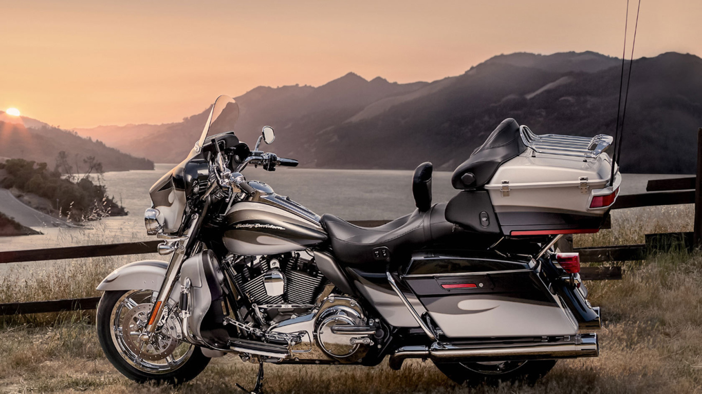 Красивый мотоцикл в москве Harley-Davidson CVO Electra Glide Ultra Classic