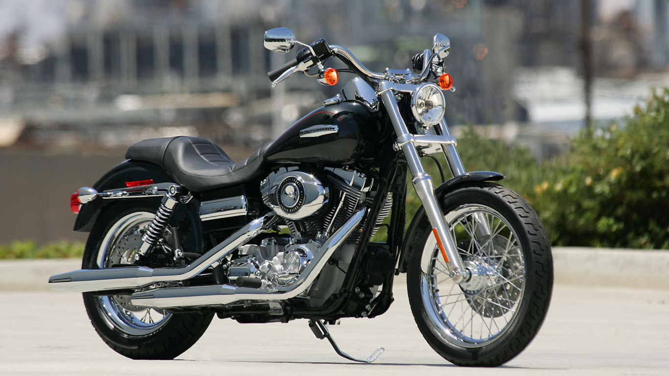 Красивый мотоцикл в москве Harley-Davidson Dyna Super Glide Custom