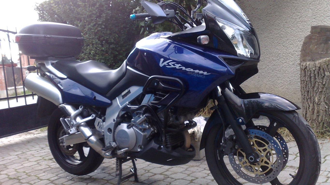 Красивый мотоцикл в москве Suzuki V-Storm 1000  DL