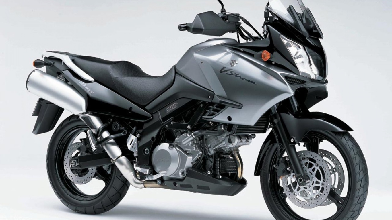 Красивый мотоцикл Suzuki V-Storm 1000  DL