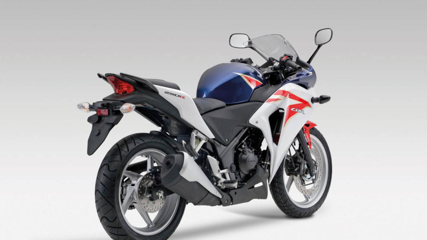 Мотоцикл модели Honda CBR 250 R