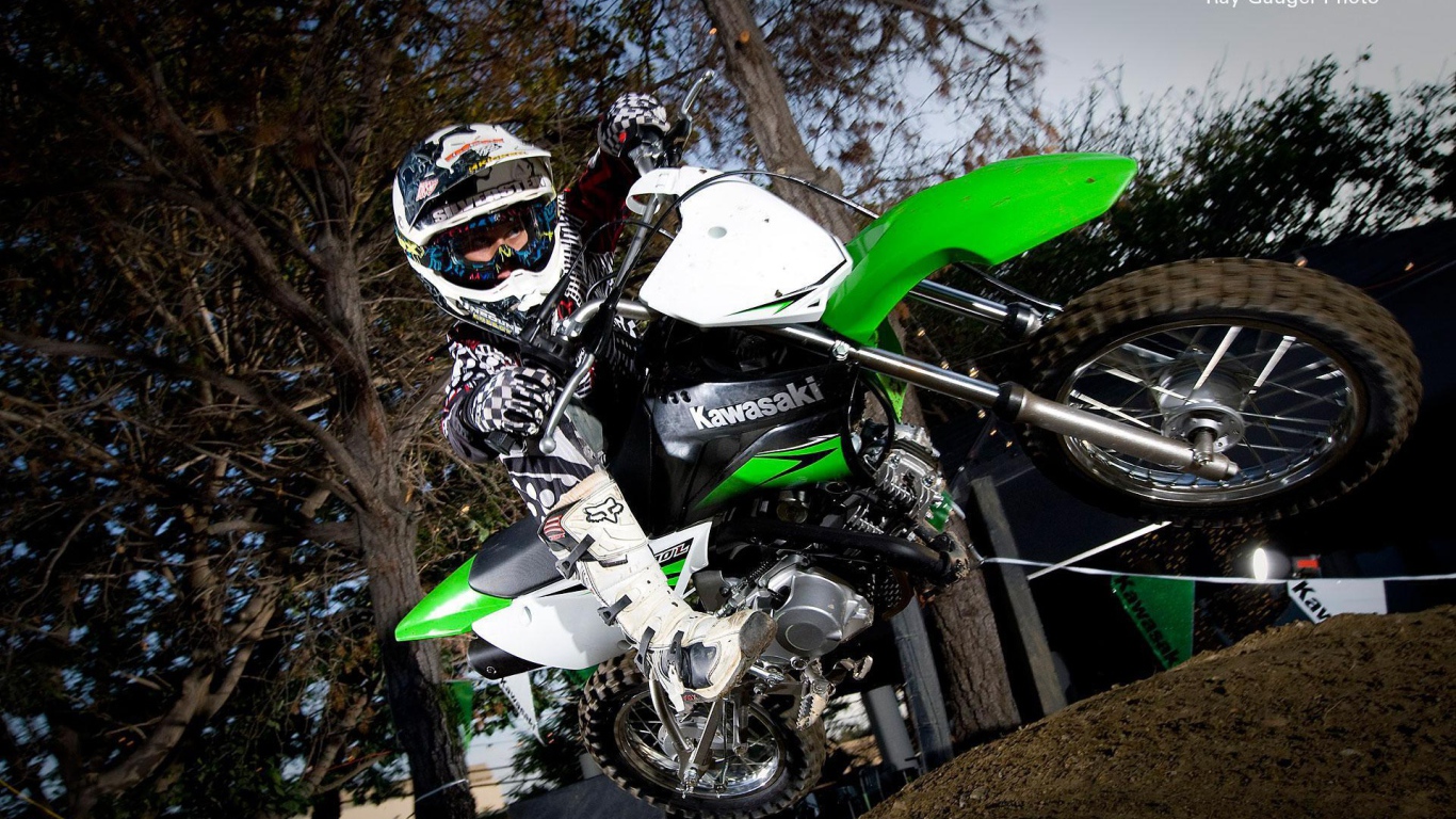 Мотоцикл модели Kawasaki KLX 110