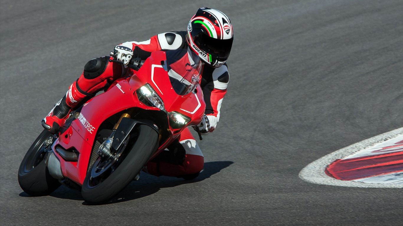 Быстрый мотоцикл Ducati Superbike 1199 Panigale