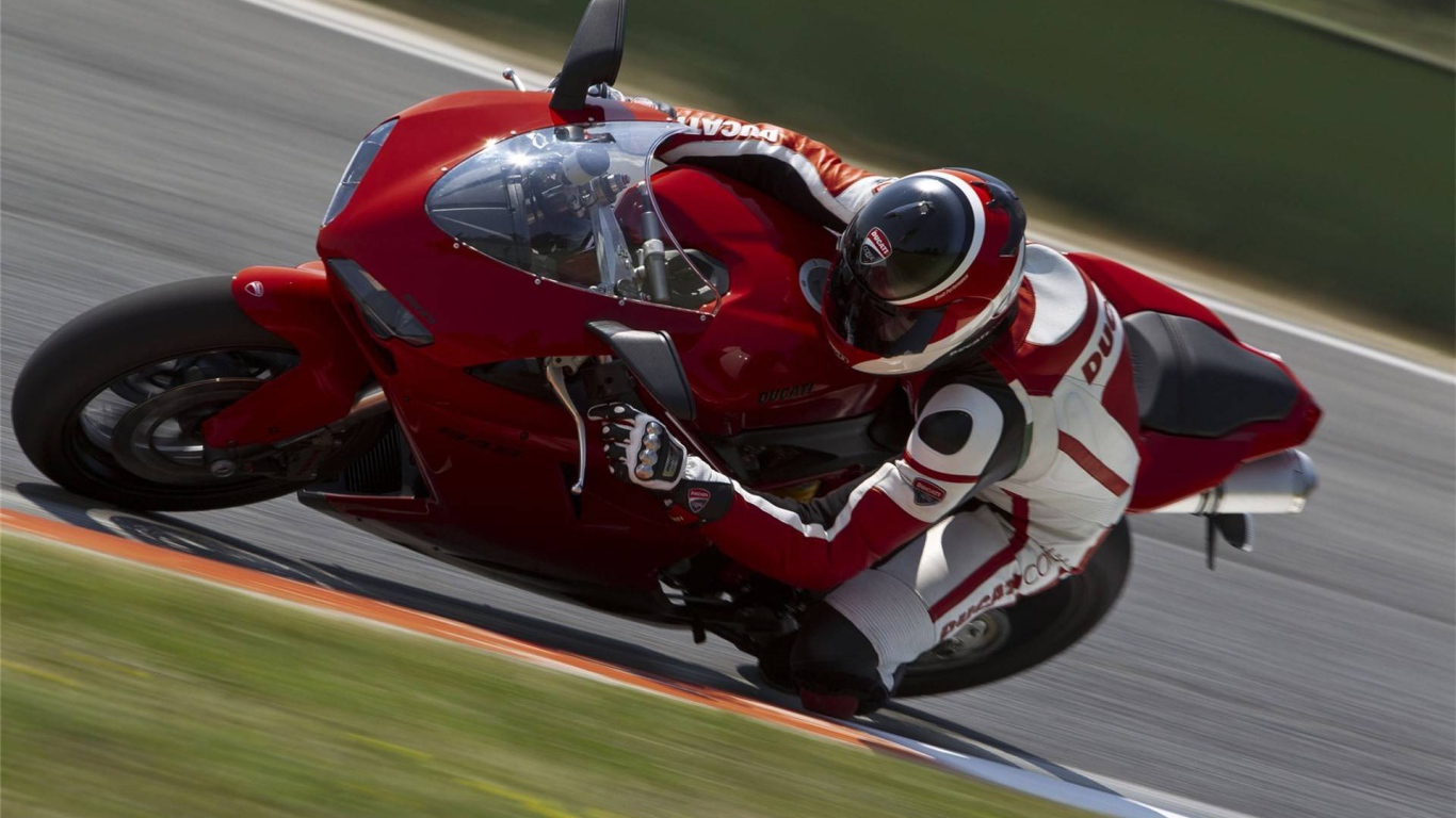 Быстрый мотоцикл Ducati Superbike 848 Evo