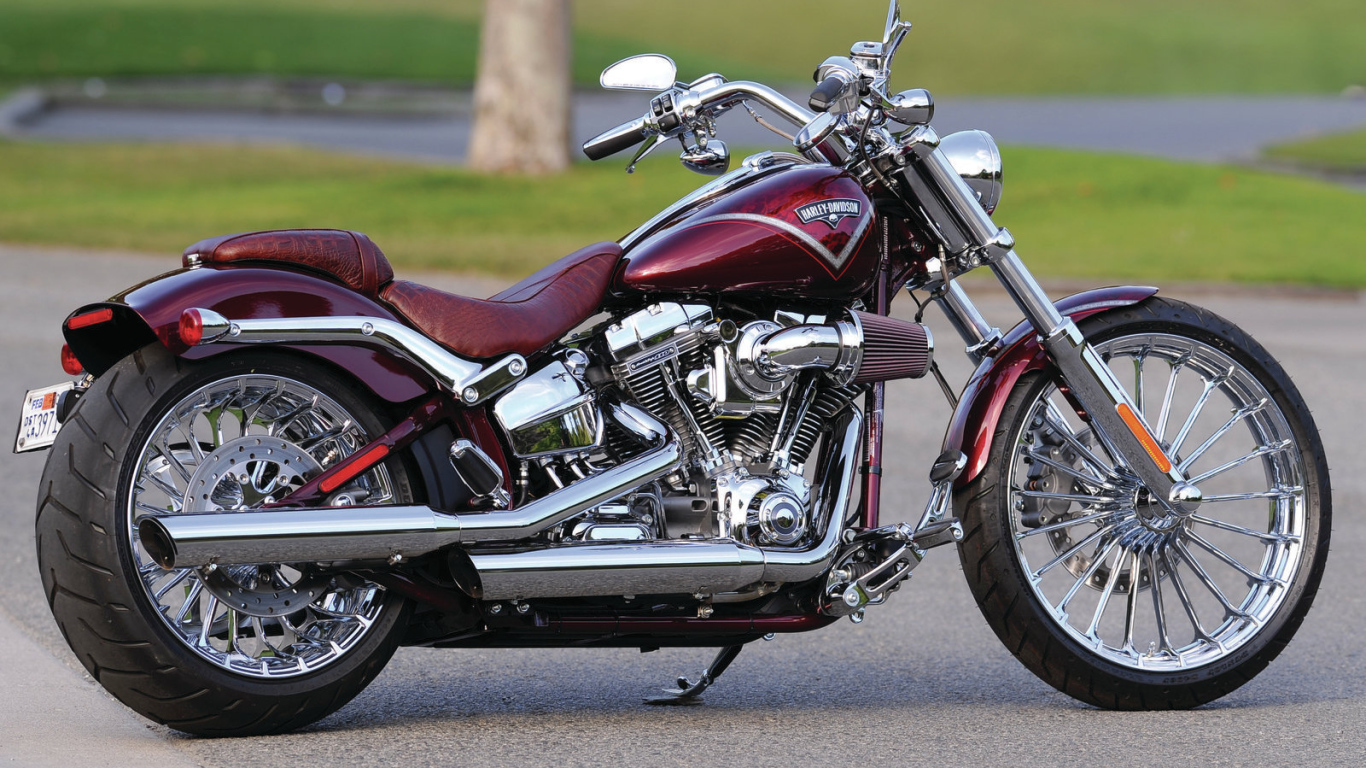 Быстрый мотоцикл Harley-Davidson Softail Breakout