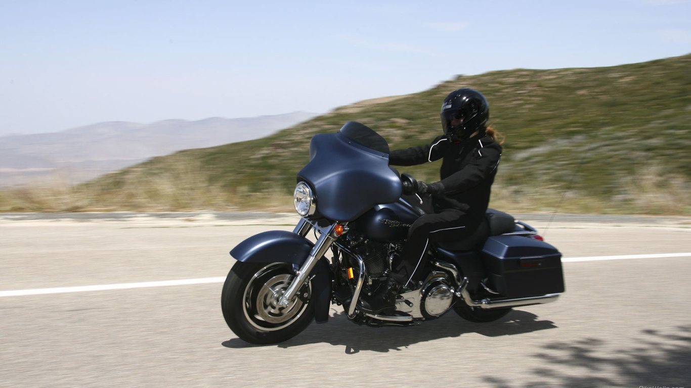 Быстрый мотоцикл Harley-Davidson Street Glide