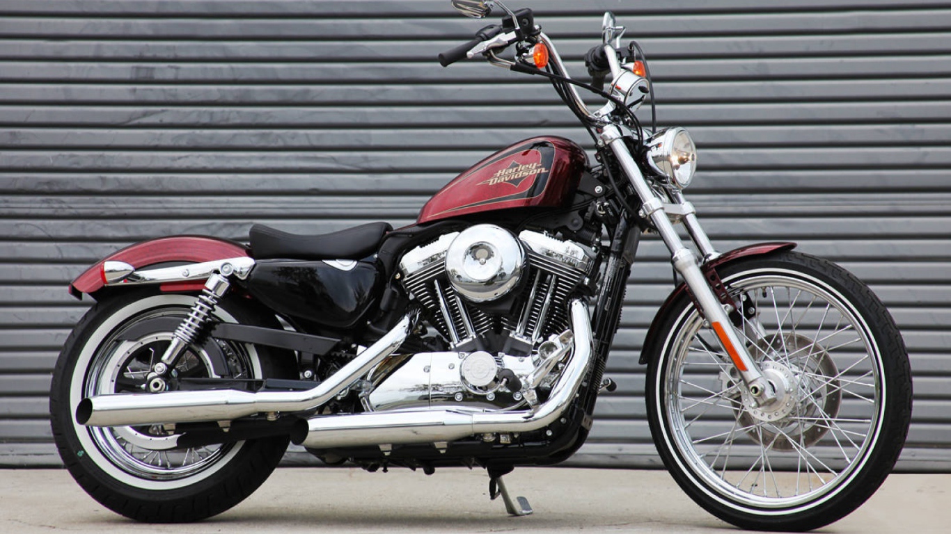 Быстрый мотоцикл Harley-Davidson XL 1200V Sportster Seventy-Two