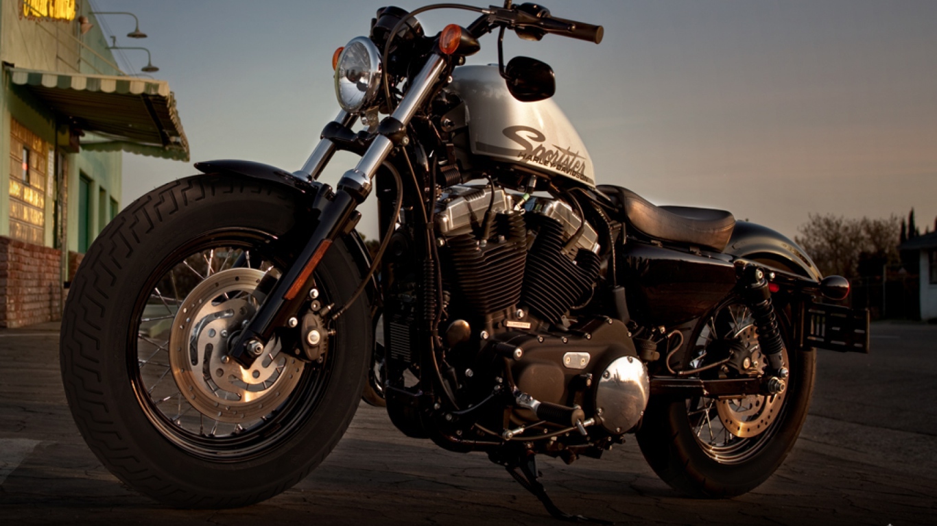 Быстрый мотоцикл Harley-Davidson XL 1200X Sportster Forty-Eight