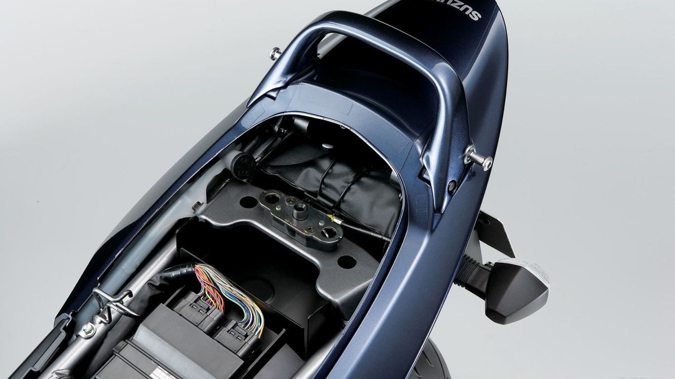 Быстрый мотоцикл Suzuki GSF 1250 S