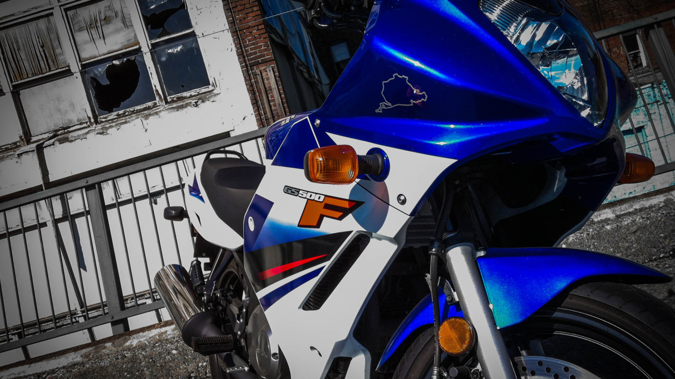 Быстрый мотоцикл Suzuki  GS 500 F