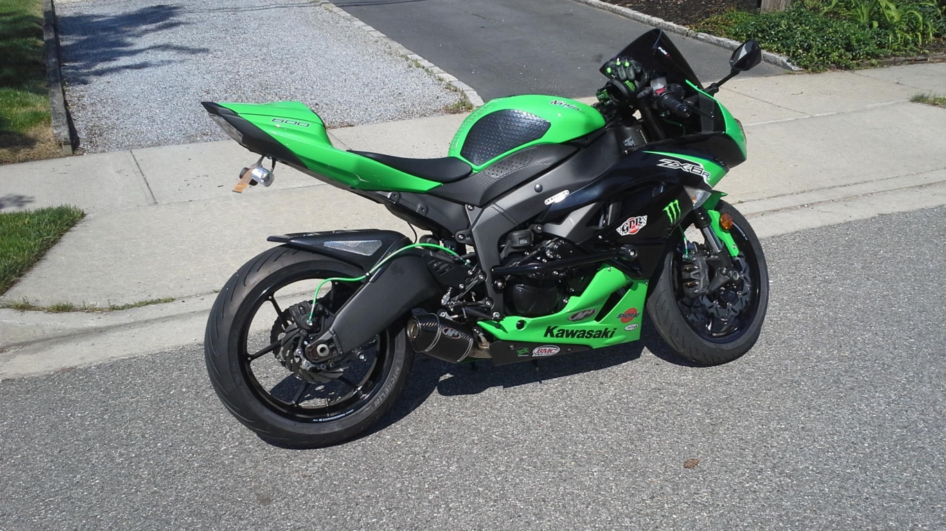 Быстрый мотоцикл Kawasaki Ninja ZX-6R 636 Performance