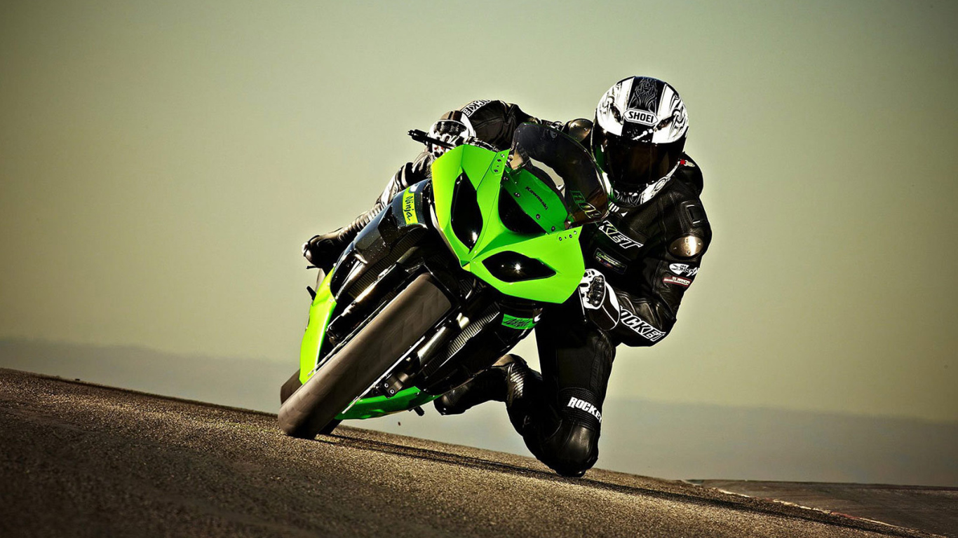 Быстрый мотоцикл Kawasaki Ninja ZX-6R