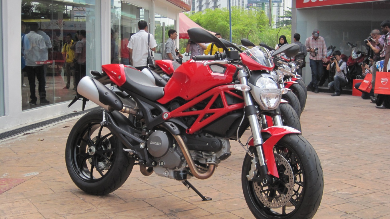 Невероятный мотоцикл Ducati Monster 796 Corse Stripe