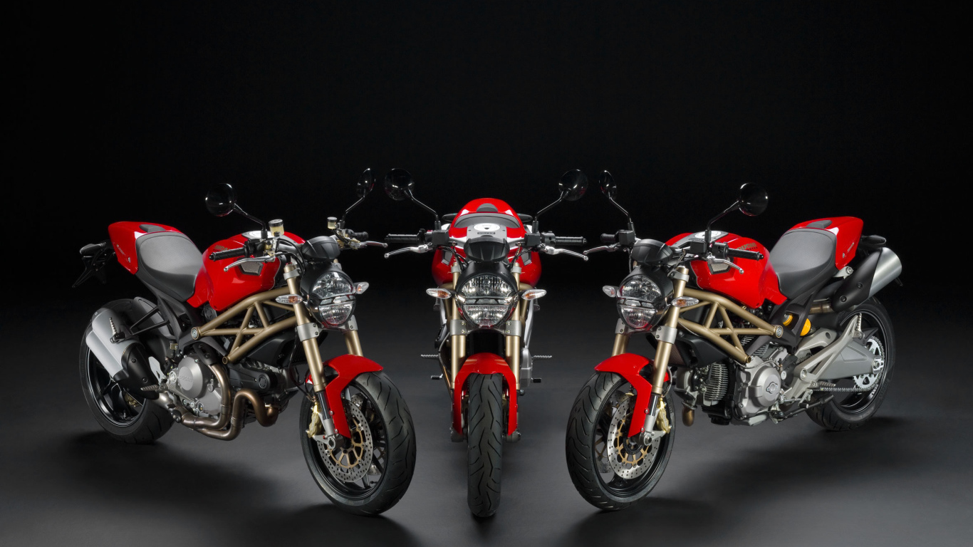 Новый мотоцикл на дороге Ducati Monster Diesel
