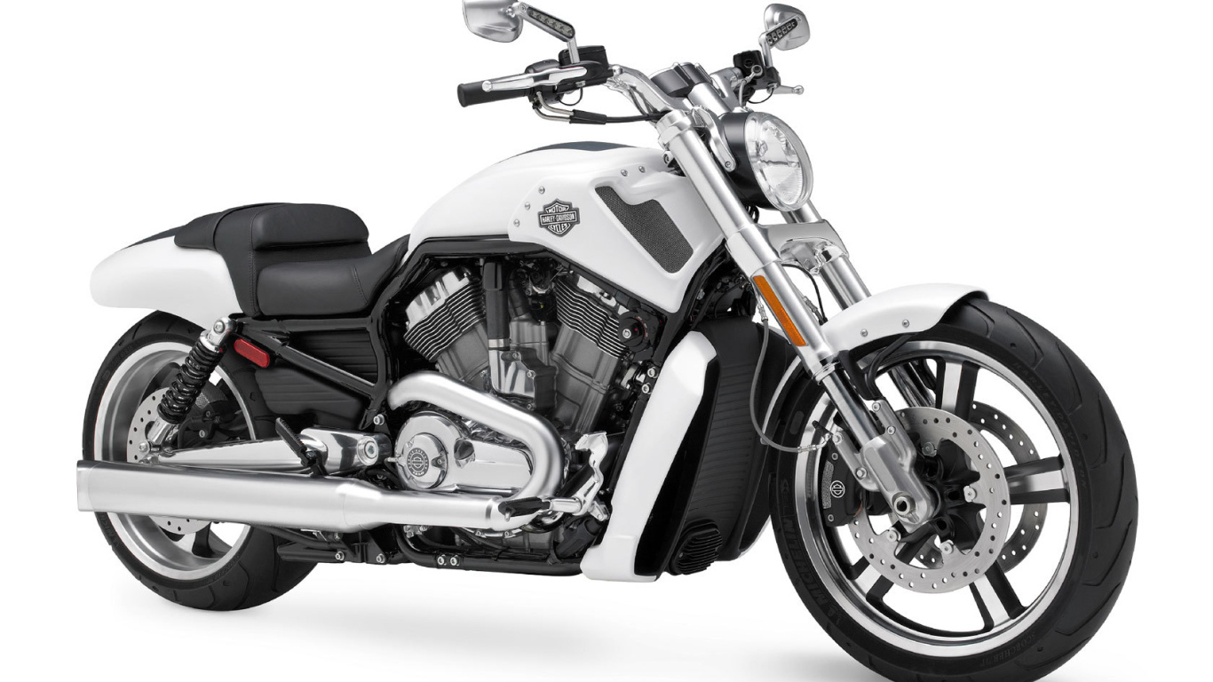 Новый мотоцикл на дороге Harley-Davidson V-Rod Muscle