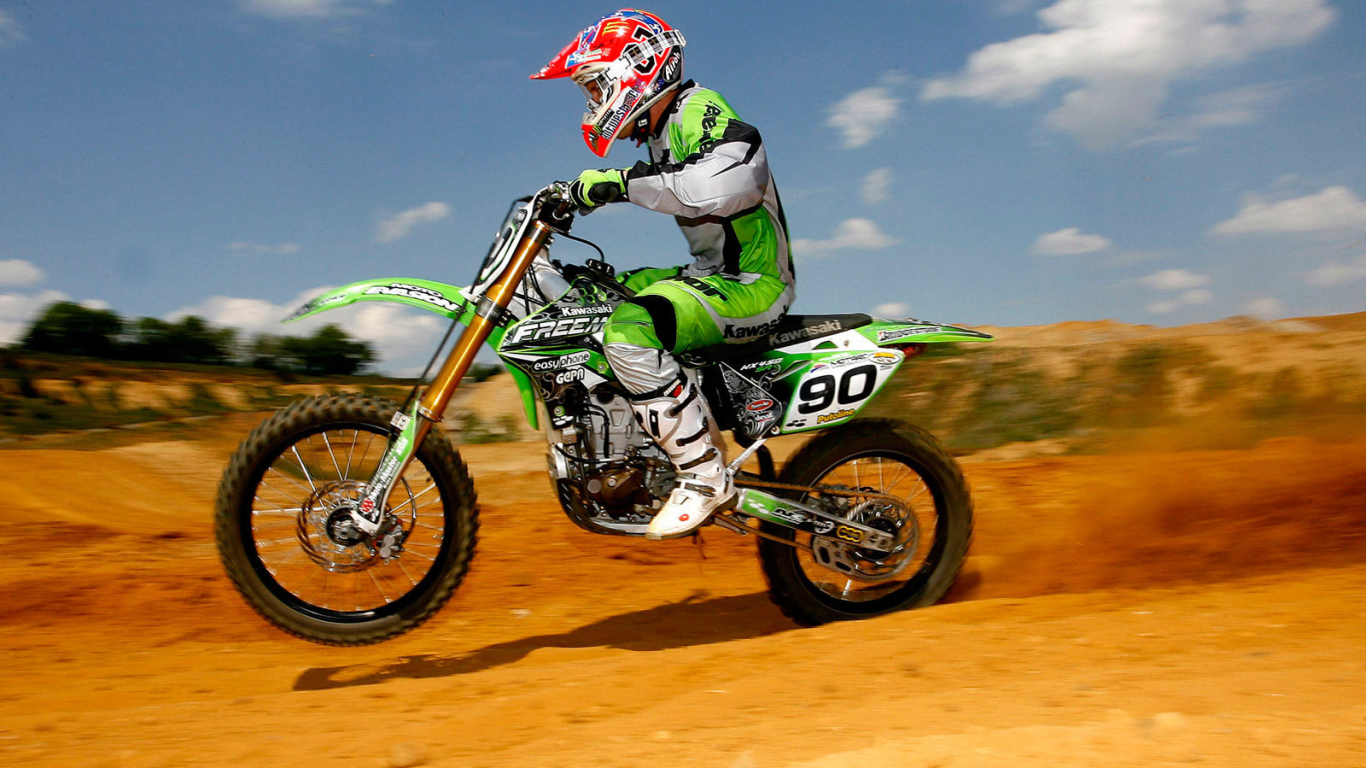 Новый мотоцикл на дороге Kawasaki KX 450 F