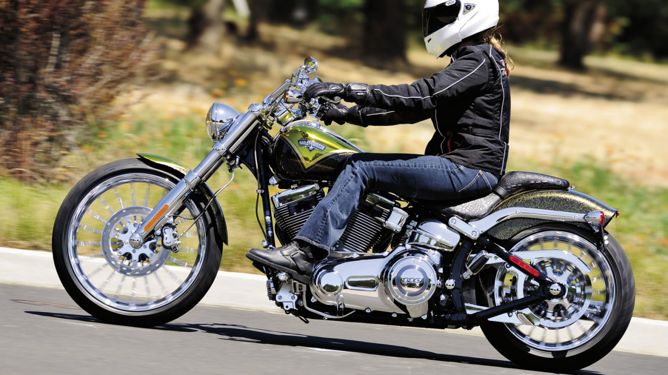 Популярный мотоцикл Harley-Davidson CVO Breakout