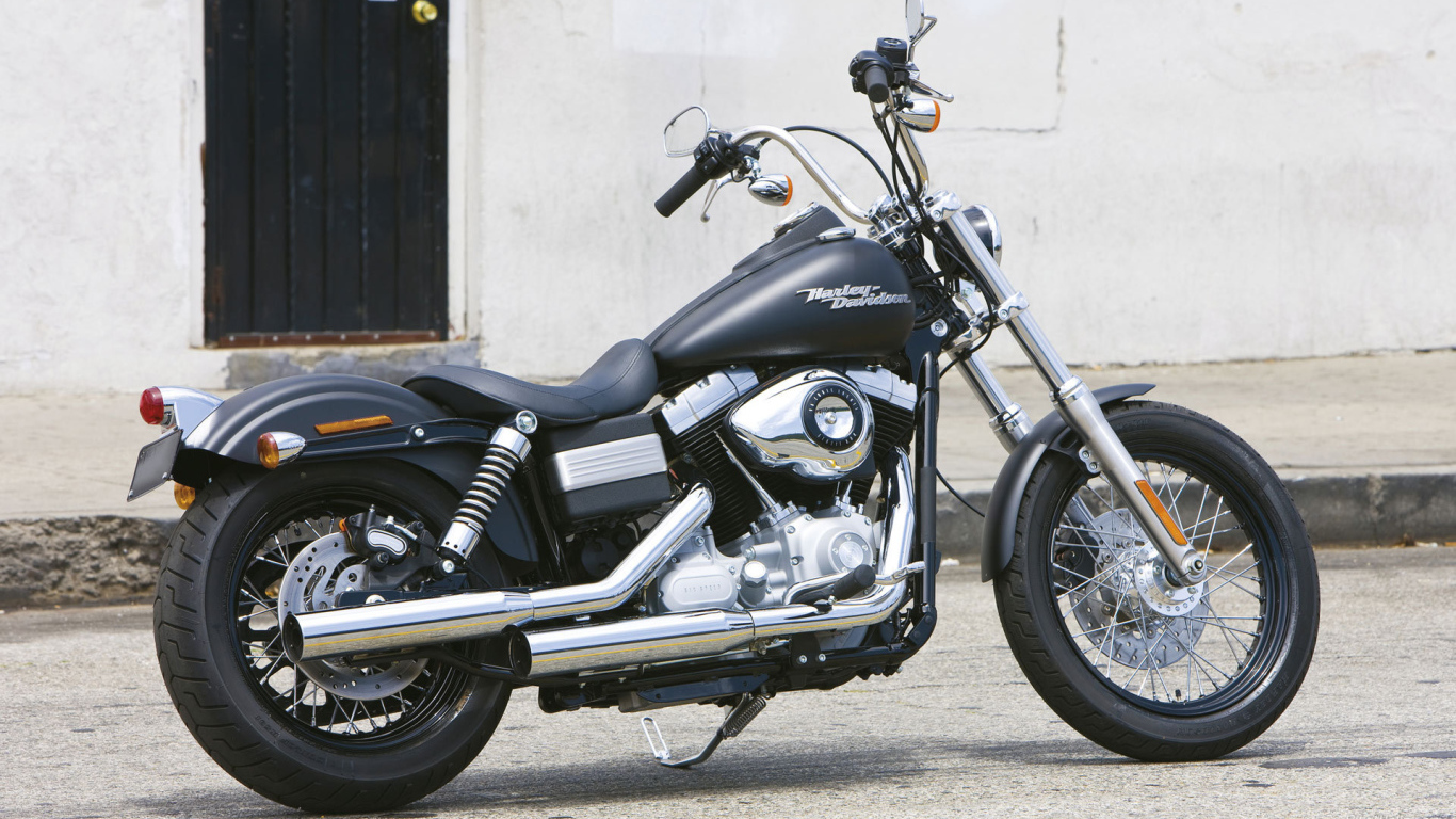 Популярный мотоцикл Harley-Davidson Dyna Street Bob