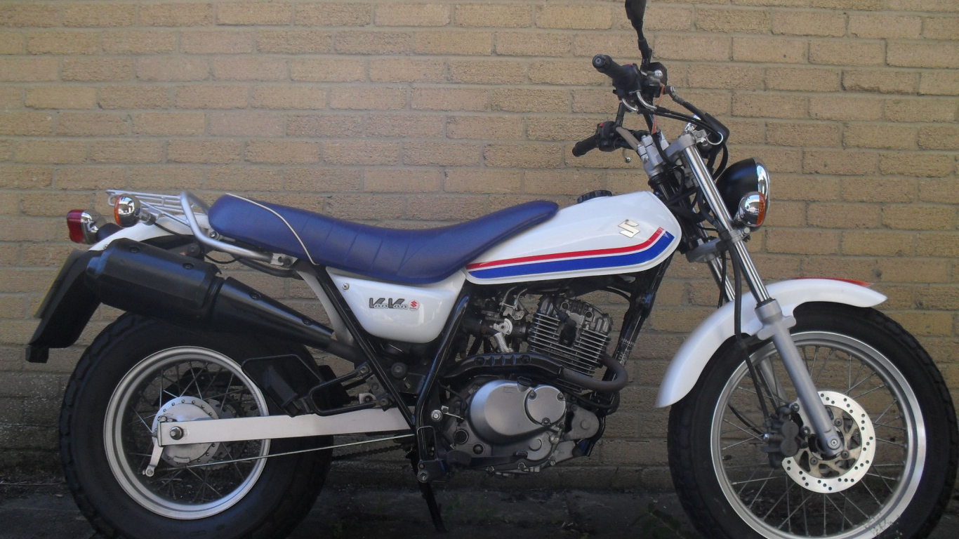 Популярный мотоцикл Suzuki RV 125