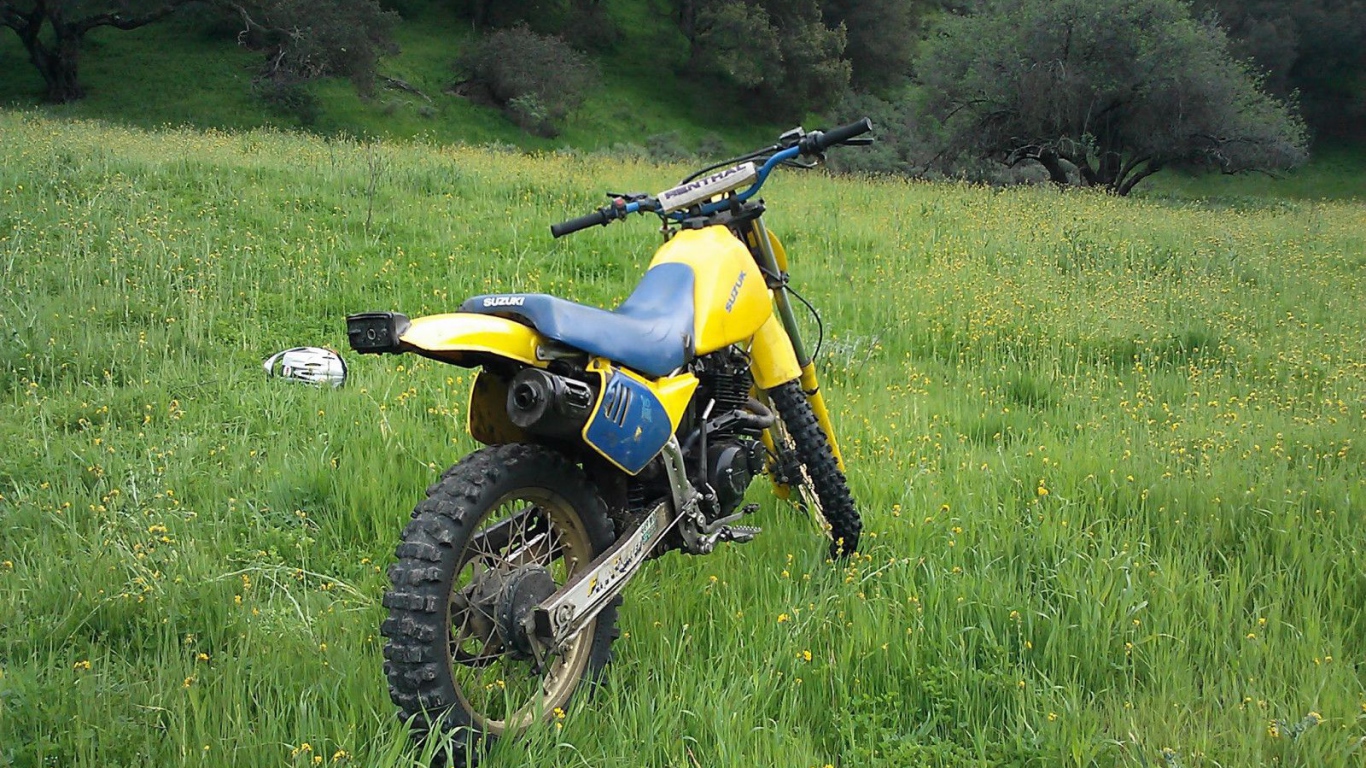 Надежный мотоцикл Suzuki DR 200 SE