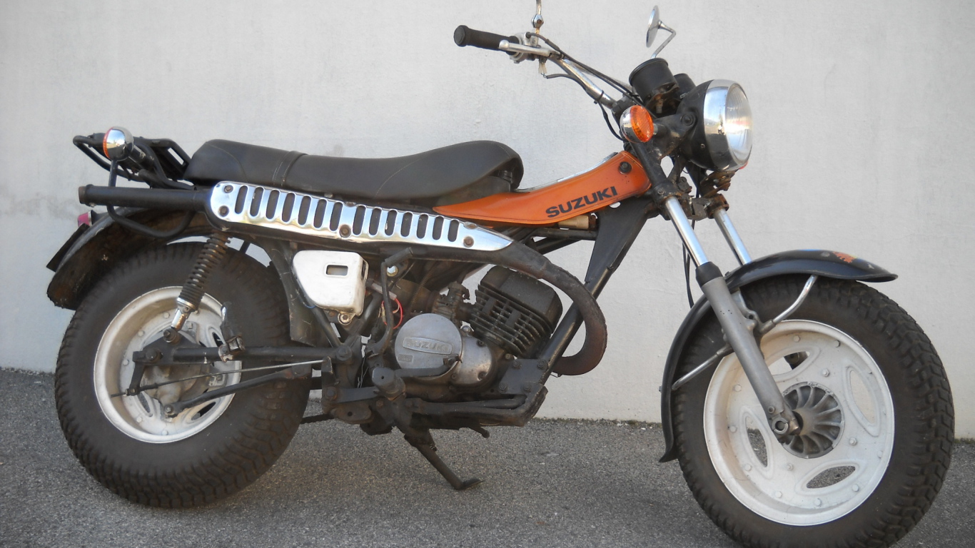 Надежный мотоцикл Suzuki RV 125