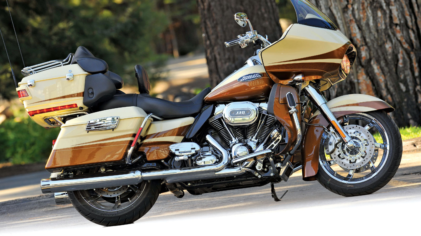 Надежный мотоцикл Harley-Davidson CVO Road Glide Custom