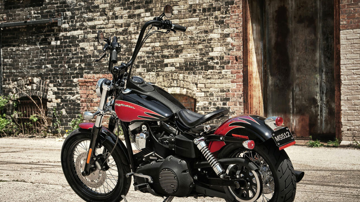 Надежный мотоцикл Harley-Davidson Dyna Street Bob