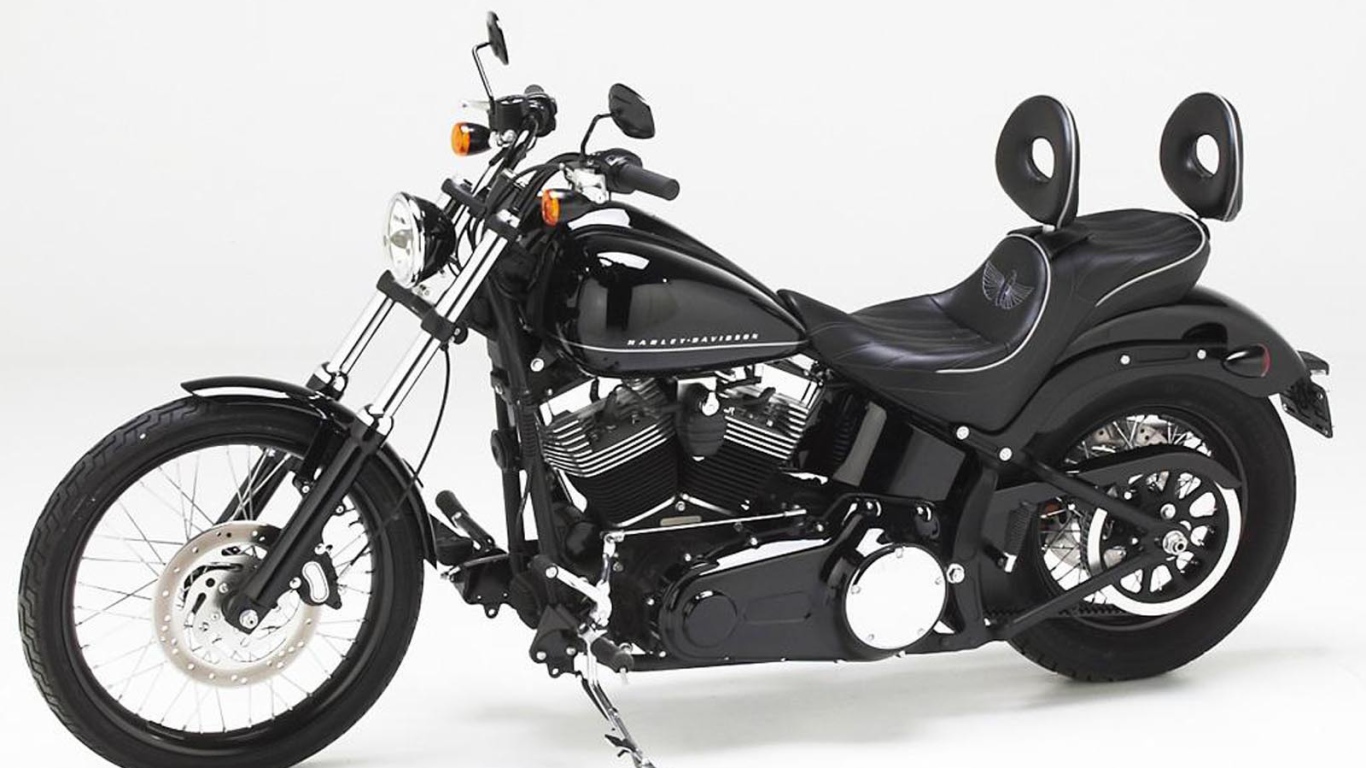 Надежный мотоцикл Harley-Davidson Softail Blackline