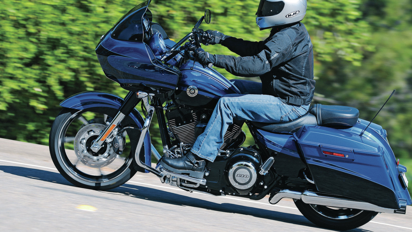 Тест-драйв мотоцикла Harley-Davidson CVO Road Glide Custom