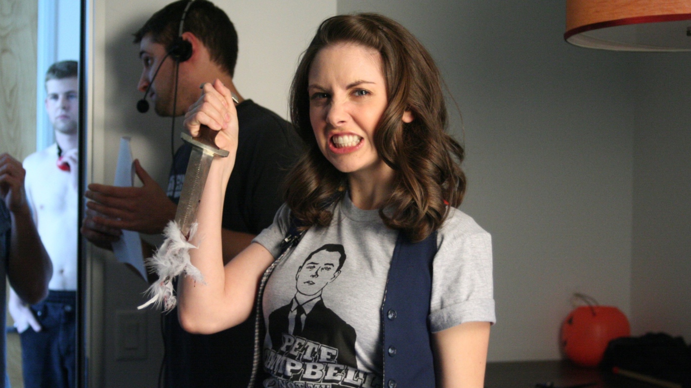 Элисон Бри с ножом